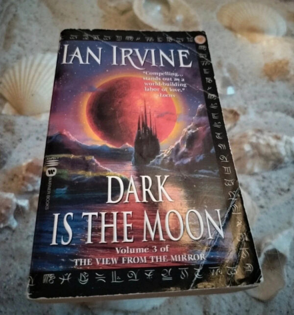 Ian Irvine - Dark is the Moon - Book 3 View from the Mirror