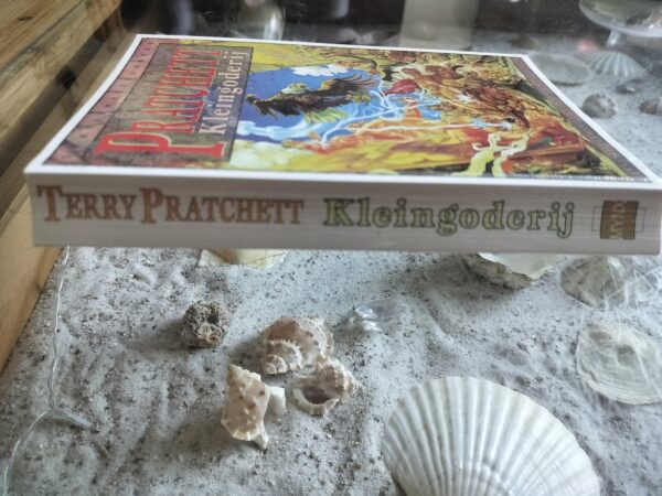 Terry Pratchett - Kleingoderij - Schijfwereld - Discworld - Afbeelding 3