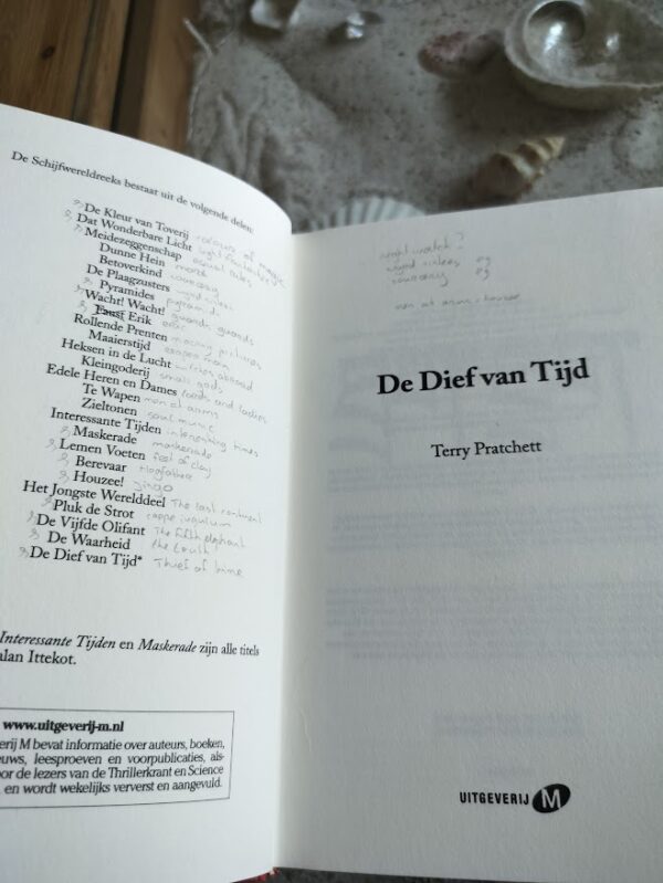 Terry Pratchett - De dief van Tijd - Schijfwereld - Discworld - Afbeelding 3