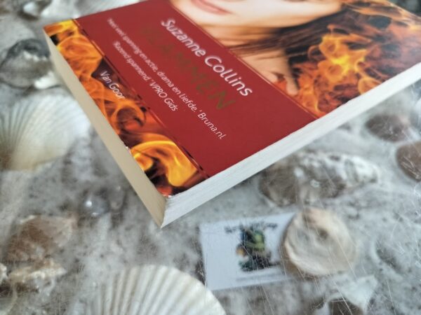 Suzanne Collins - Vlammen - Hongerspelen deel 2