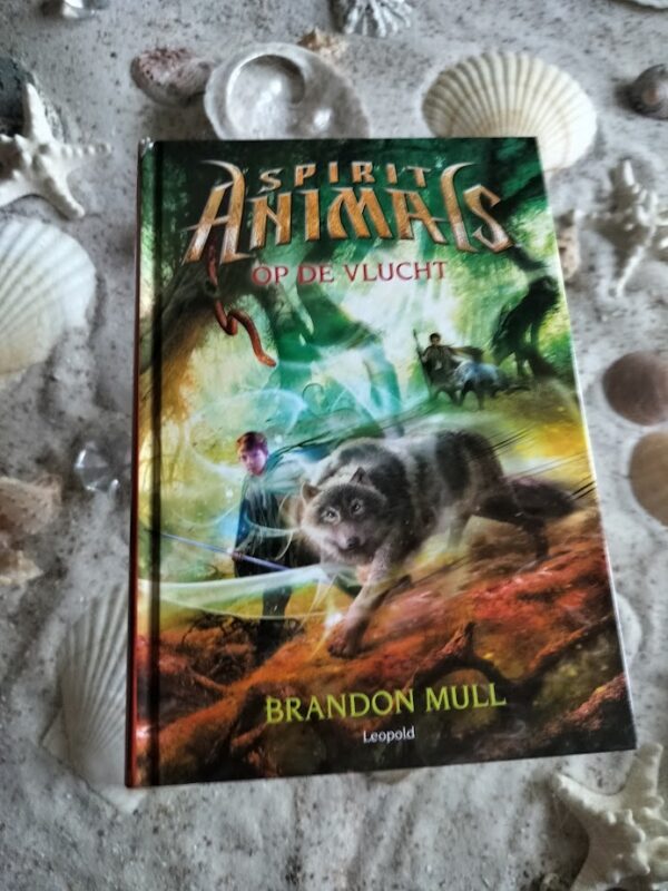 Brandon Mull - Op de Vlucht - Spirit Animals deel 2