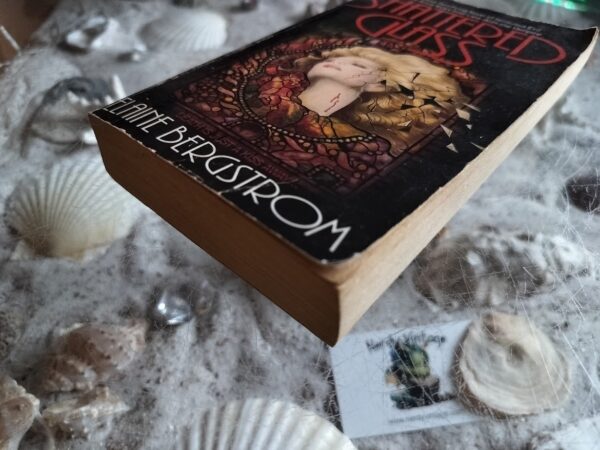Elaine Bergstrom - Shattered Glass - English